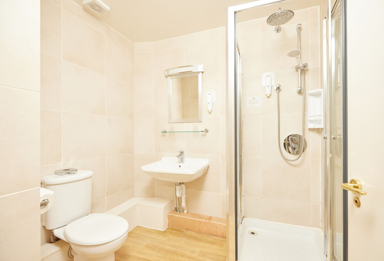 Bathroom 4, George Hotel Huntingdon by Greene King Inns, Cambridgeshire