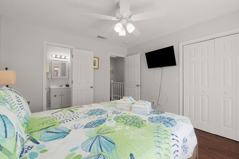 Bedroom 2, 6402 Beach Dr - Seabatical B, Bay
