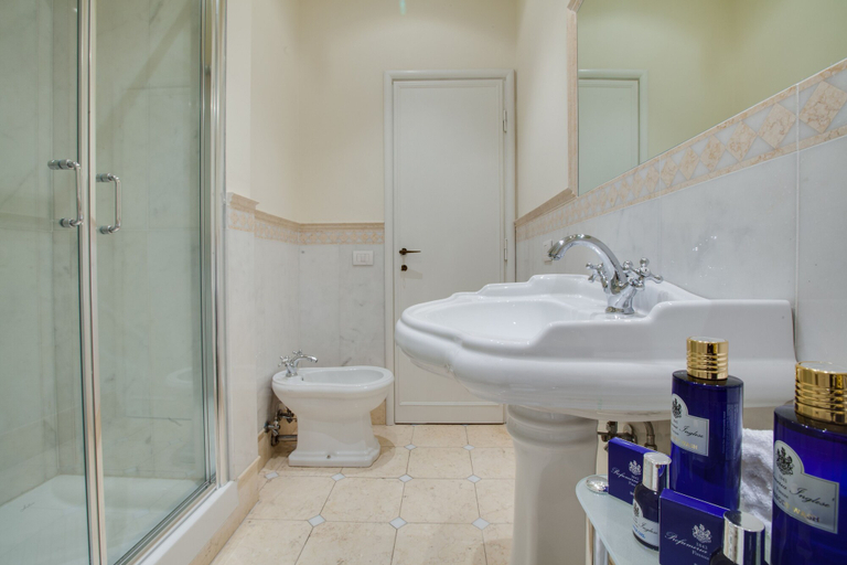 Bathroom 2, Kometa Suites & Apartments, Florence
