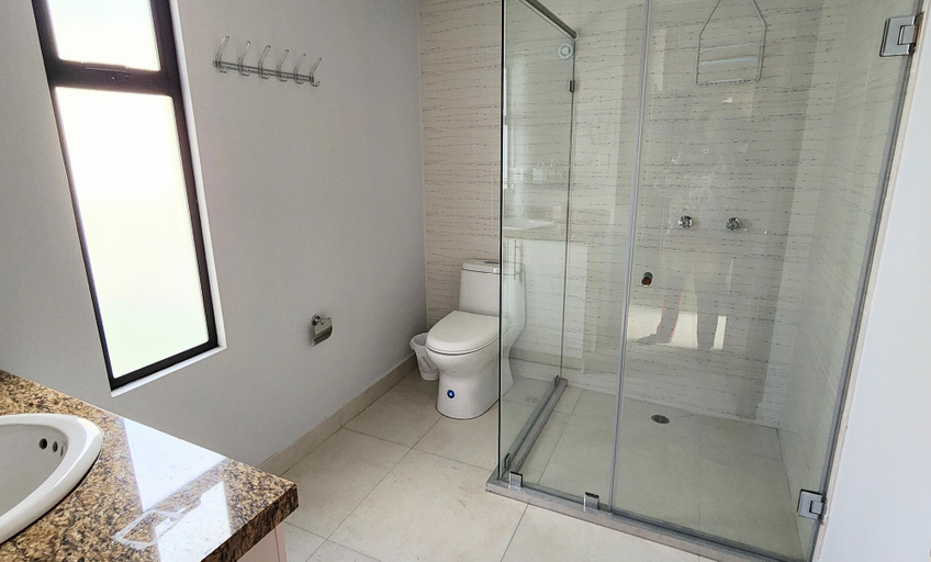 Bathroom 3, Altamira Apartsuites, Quito