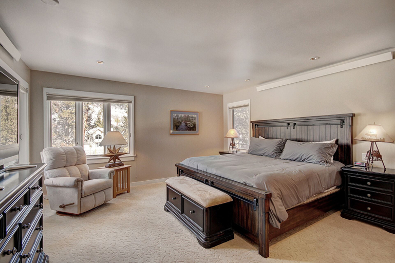 Room 5, Soda Springs Condominiums by RedAwning, Summit