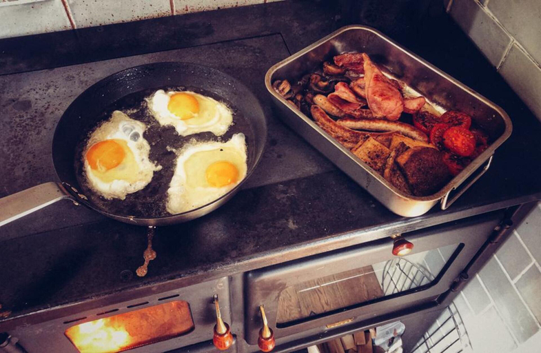 Food & Drinks, Cosy Romantic Shepherd hut in Open Countryside, Newcastle upon Tyne