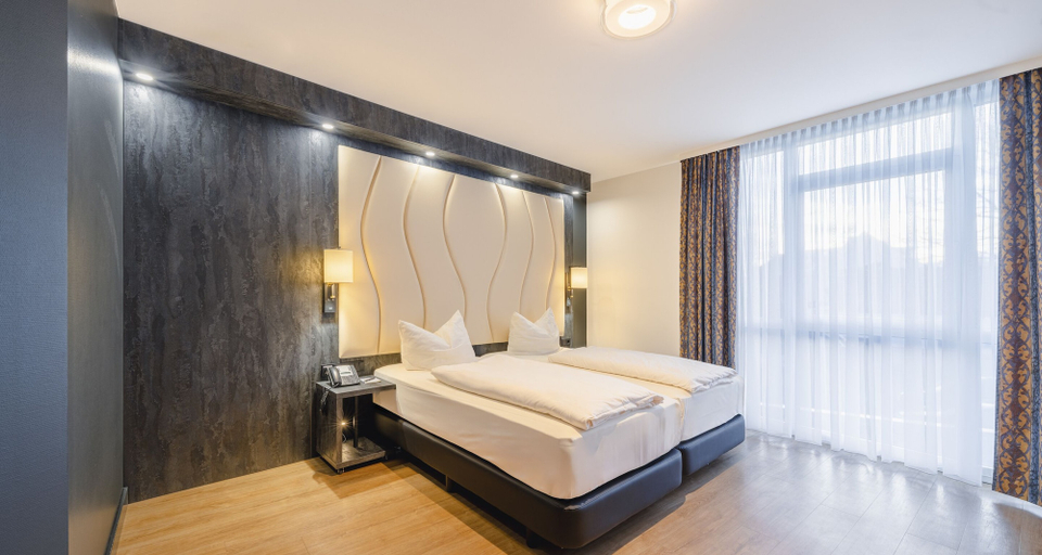 Bedroom 3, PLAZA INN Köln Pulheim, Rhein-Erft-Kreis