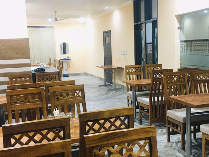 Food & Drinks 5, Hotel Ap Braodway, Reasi
