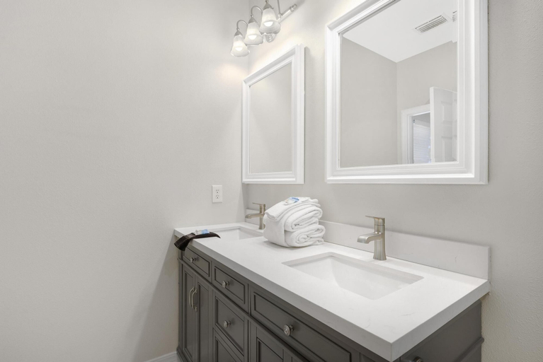 Bathroom 3, The Rookery III Unit 4001, Baldwin
