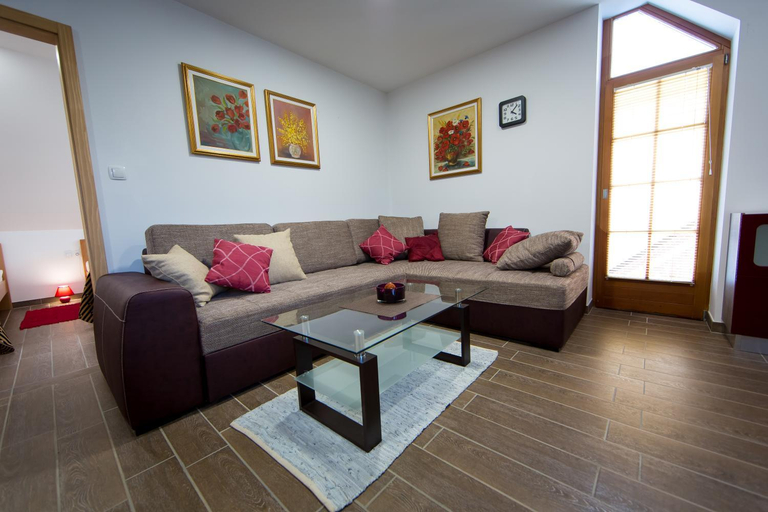 Others 4, Apartmaji Smogavc, Zrece