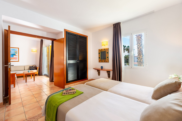 Bedroom 3, Vibra Blanc Palace Aparthotel, Baleares