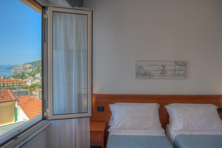 Bedroom 2, Hotel Noris, Savona