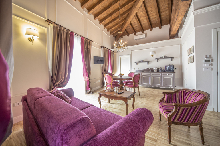 Lady Capulet Apartments, Verona