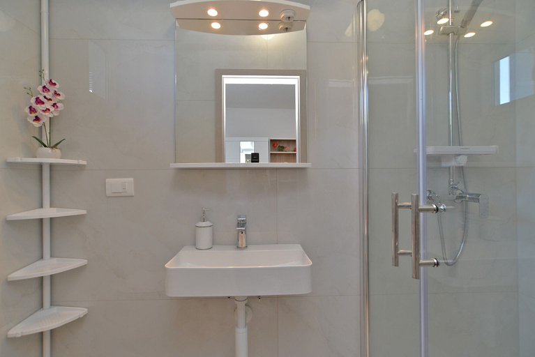 Bathroom 3, Apartment 925, Fažana