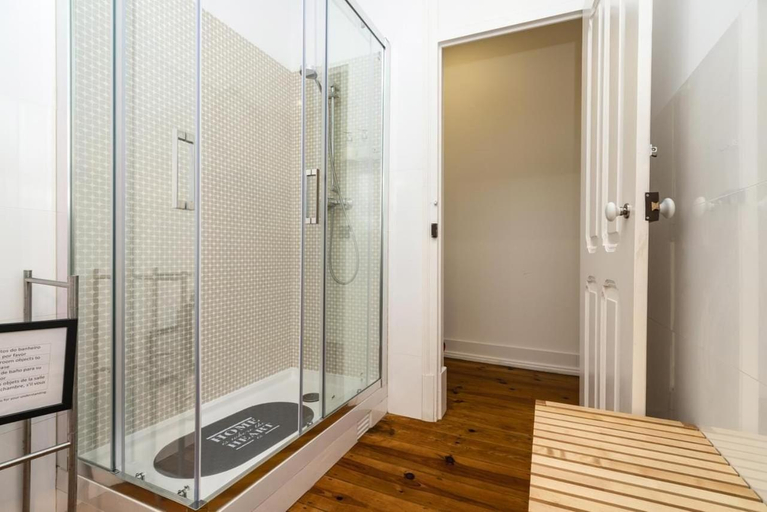 Bathroom, Retro M2 R4 - Lovely Double Room with Shared Bathroom, Lisbon