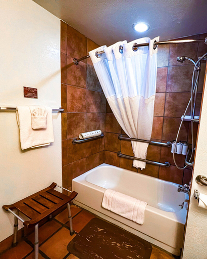 Bathroom 4, Red Stone Inn, Grand