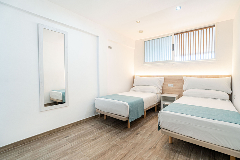 Bedroom 2, New Kensington Apartments - Econotels, Baleares