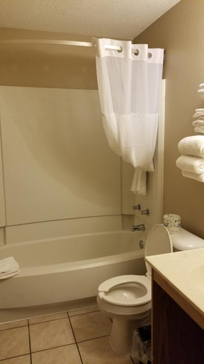 Bathroom 3, Super 8 by Wyndham St. Cloud, Stearns