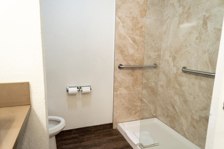 Bathroom 4, Maywood Inn, Los Angeles
