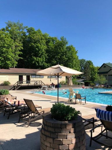 Sport & Beauty 4, Pocono Villas Resort, Monroe