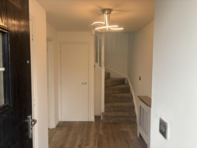 Others 5, Immaculate 4-bed House in Horley, Surrey
