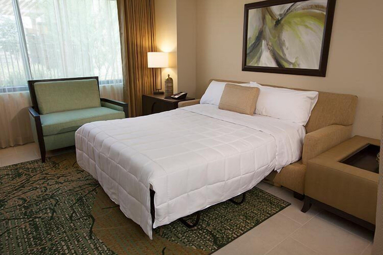 Bedroom 5, The Berkley, Clark