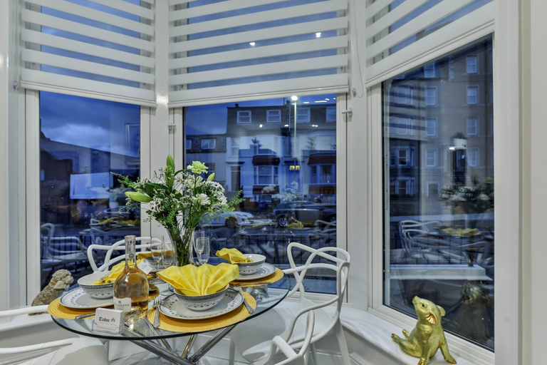 Food & Drinks, 1 Bed Flat - Sleeps 2 - Pets - Parking - Wifi, North Yorkshire