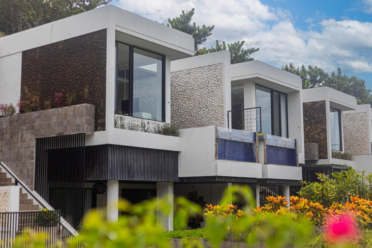 Exterior 3