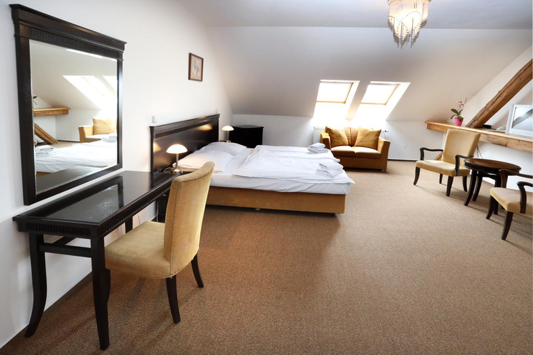 Bedroom 2, Hotel U Zeleneho Stromu, Plzeň - jih