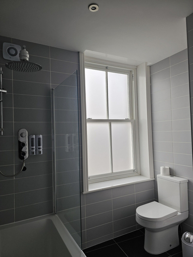 Bathroom 3, Town Center Modern Apartment 10, Suffolk