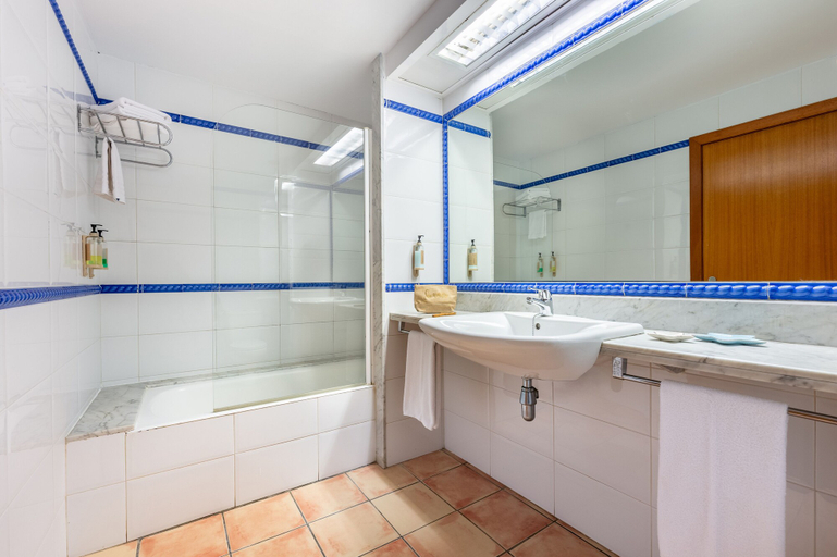 Bathroom 4, Vibra Blanc Palace Aparthotel, Baleares