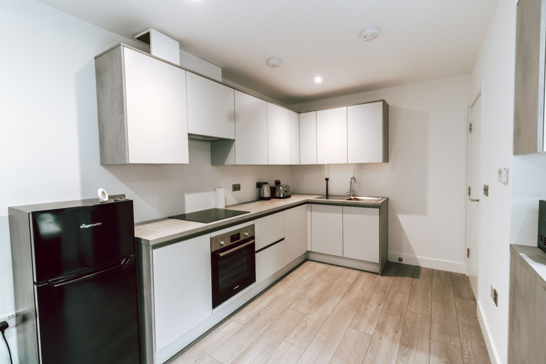 Others 4, Stunning 1-bed Apartment in Purley, London