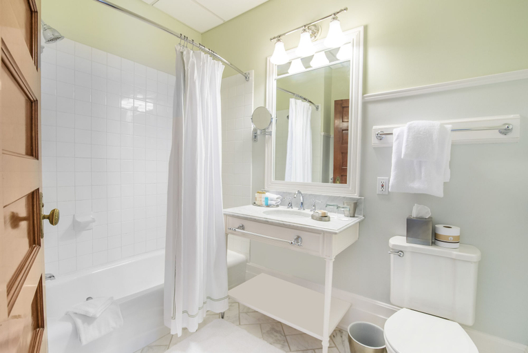 Bathroom 5, Omni Mount Washington Resort & Spa, Coos
