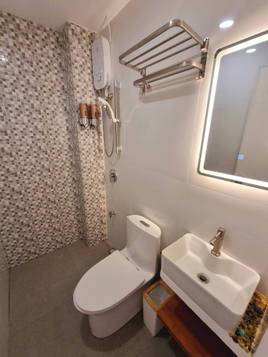 Bathroom 5, CiNta Hotel, Malay