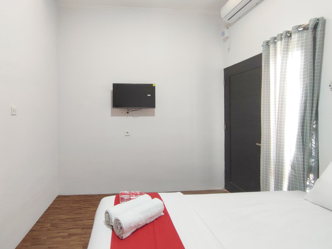Bedroom 2, RedDoorz near Graha Saba Buana 2, Solo