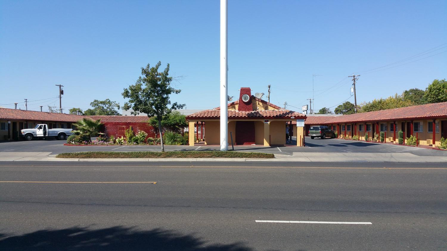Others 5, Slumber Motel, Merced