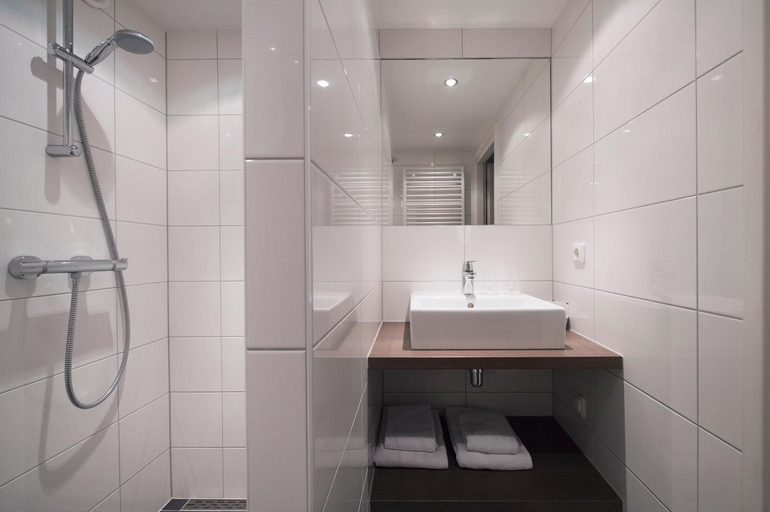 Bathroom 3, Hotel Restaurant in den Hoof, Maastricht