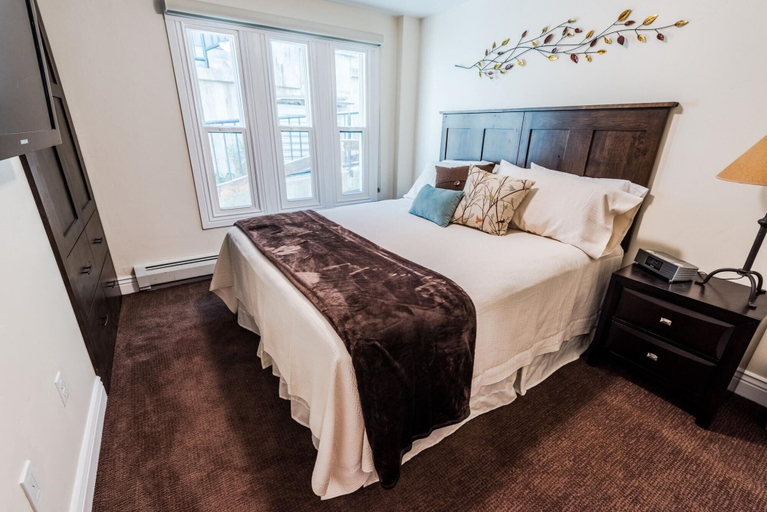Bedroom 3, Prime Location EdelWeiss Luxury Condo by RedAwning, Summit