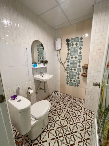 Bathroom 3, YOK Guesthouse Jomtien, Pattaya