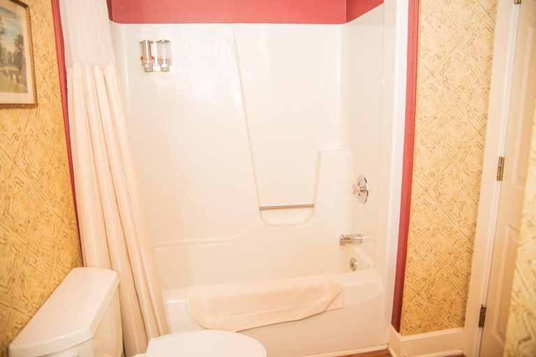 Bathroom 3, The Sylvan Inn, Leelanau