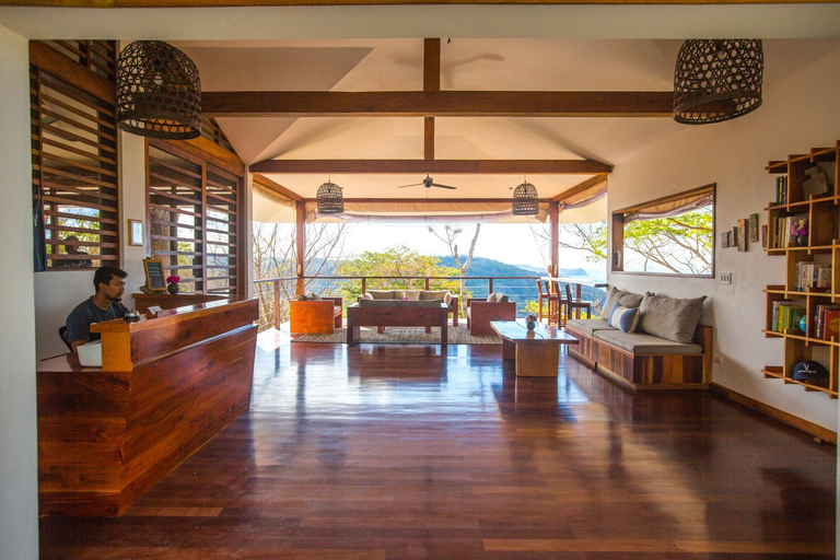 Public Area, Verdad Nicaragua, Tola