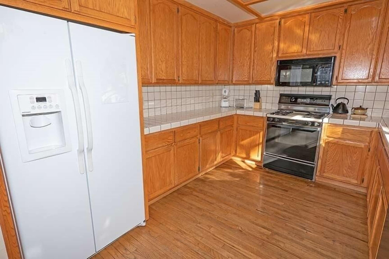 Private kitchen 2, 2293 Marshall Trail 4 Bedroom Home by RedAwning, El Dorado