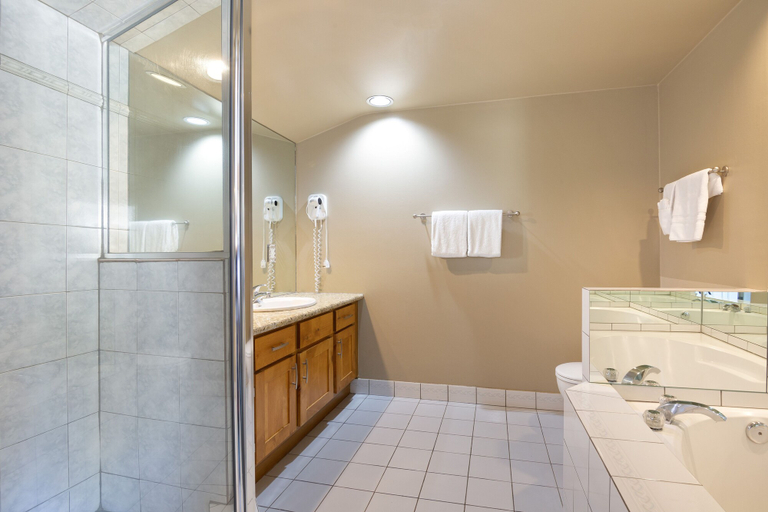 Bathroom 4, Powder's Edge by Whiski Jack, Squamish-Lillooet