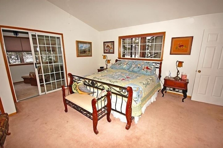Room 4, 1209 Golden Bear 3 Bedroom Home by RedAwning, El Dorado