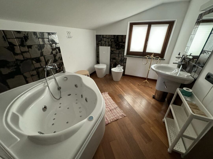 Bathroom 5, Kalos Relais, Catanzaro