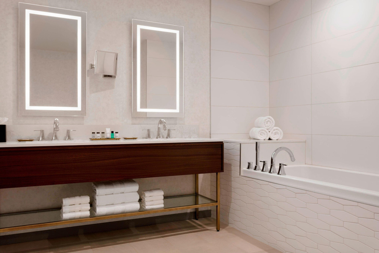 Bathroom 5, Sheraton Saint-Hyacinthe Hotel, Les Maskoutains