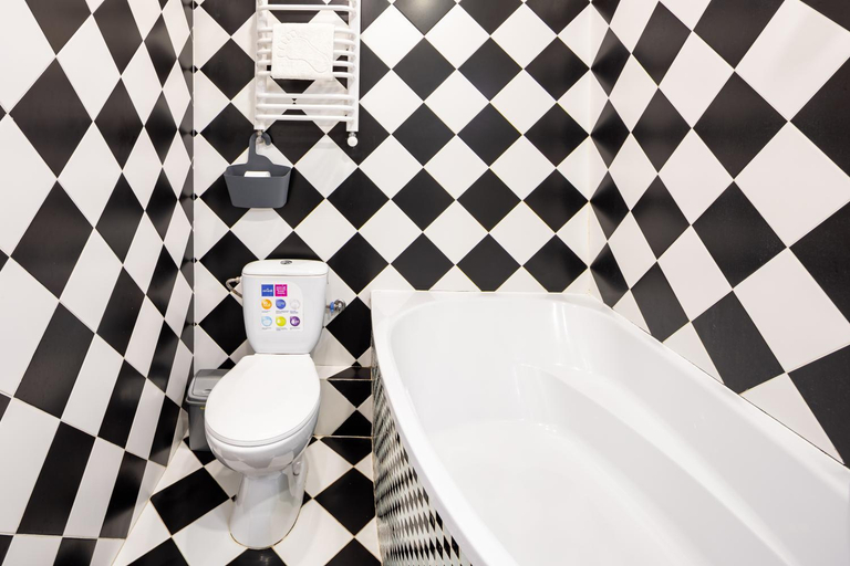 Bathroom 2, BV Apartments Black and White, L'vivs'ka