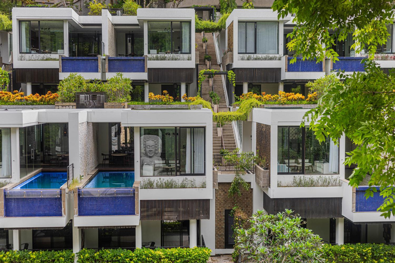 Exterior 16