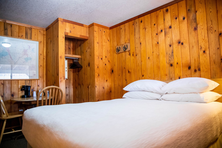 Bedroom 3, Red Stone Inn, Grand