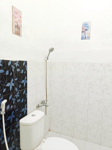 Bathroom 13