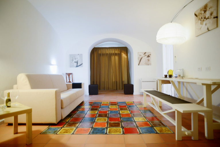 Others 4, La Casa di Carla, Salerno