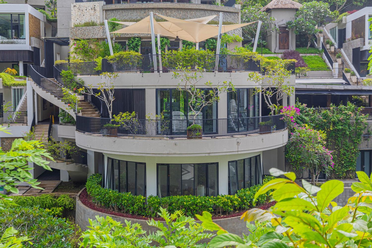 Exterior 5