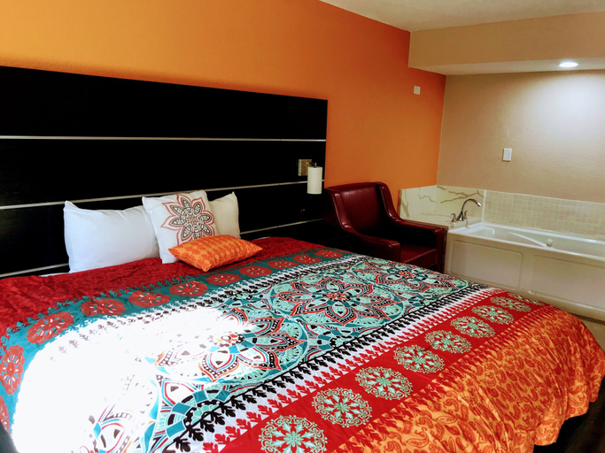 Bedroom 3, Tropical Inn & Suites, Pinellas