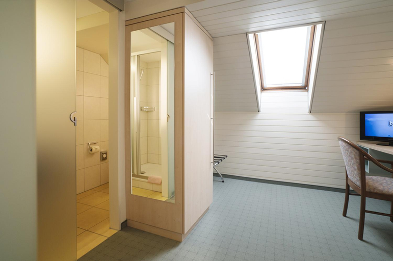 Bedroom 3, Hotel Kreuz, Luzern